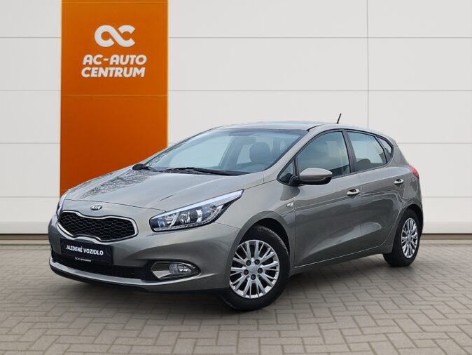 Kia Ceed 1.4, 1. majiteľ, úplná servisná historia, zadná cúvacia kamera, 2-zónová klimatizácia