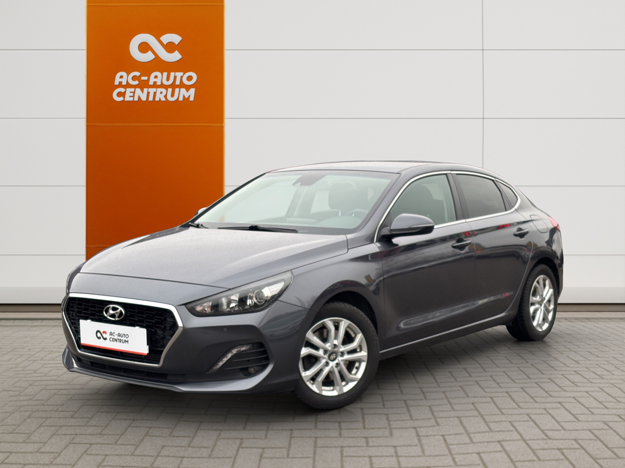 Hyundai i30 Fastback 1.4T-GDi 6MT FAMILY