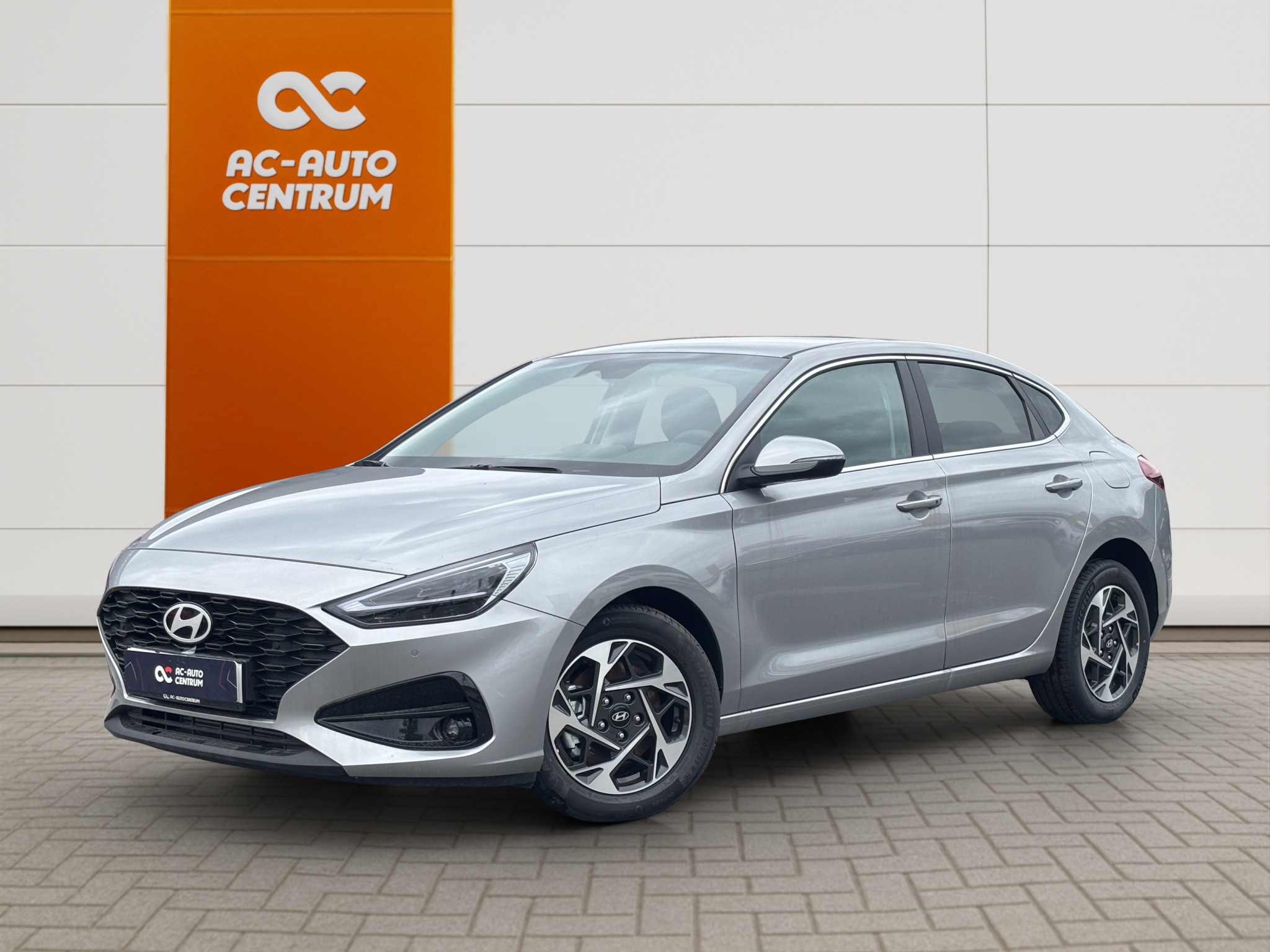 HYUNDAI i30 Fastback l 140k l benzín l manuál